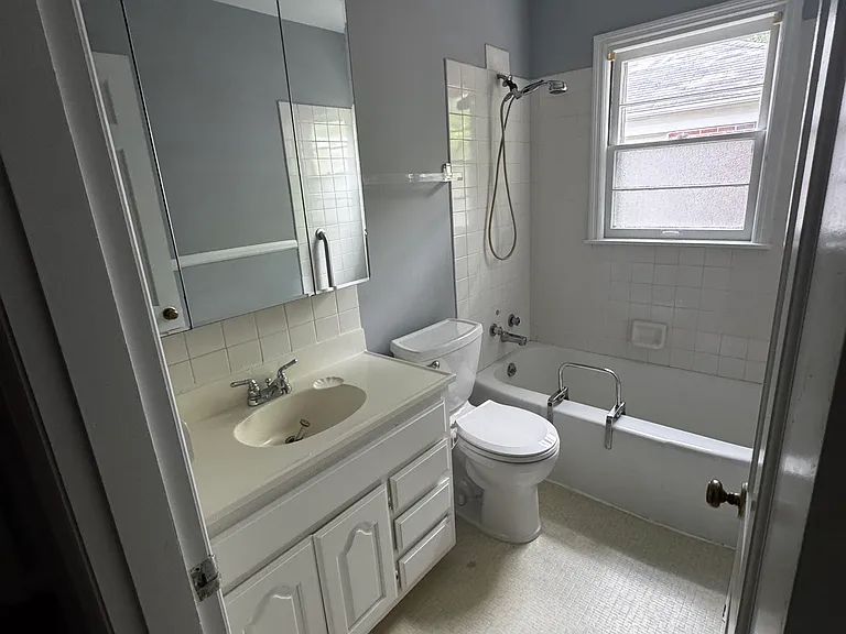 234 Norway St — Photo 9