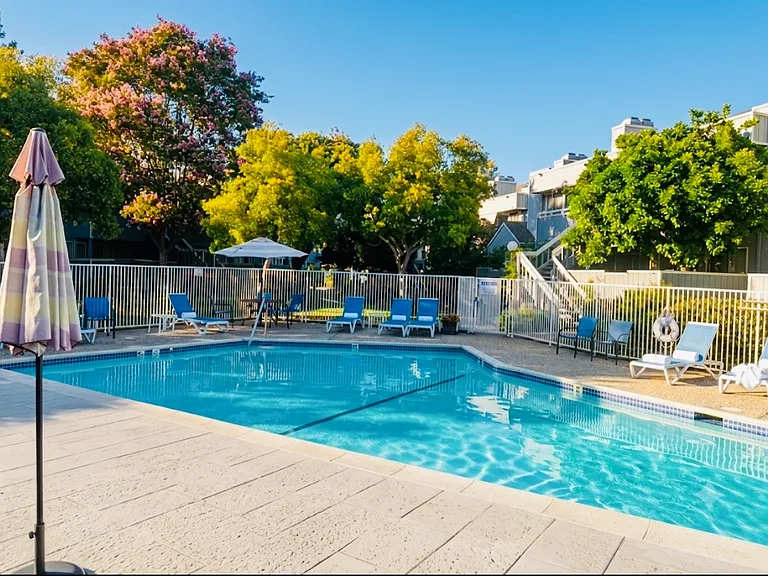 952 La Barbera Dr — Photo 18