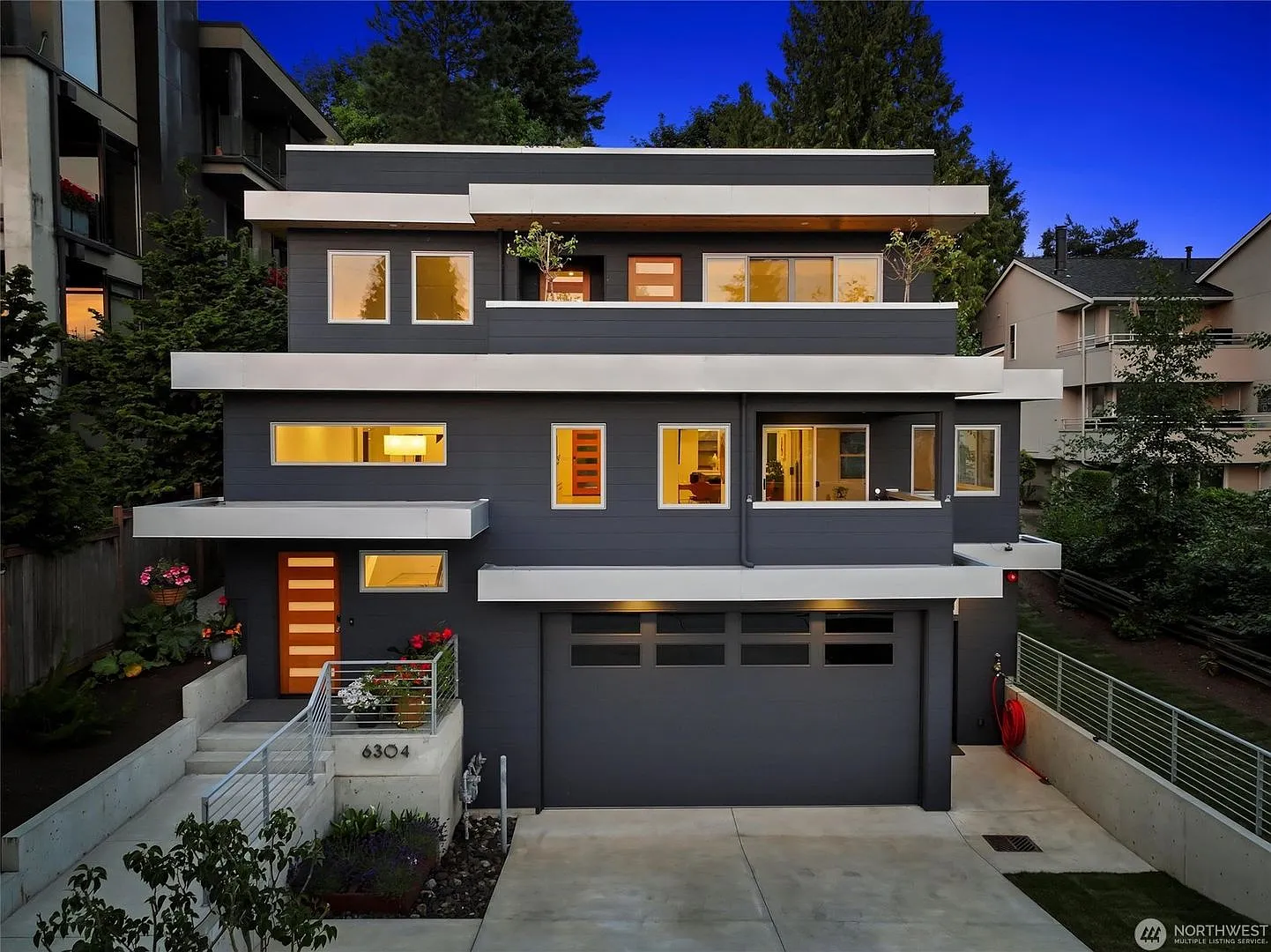 4Bd/4.25Ba Kirkland Home — Photo 3