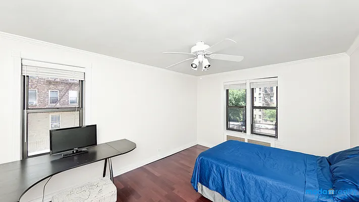 Sold by Moda Realty | media 18