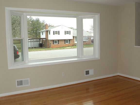 5th image of 3161 Shorthorn Dr SW