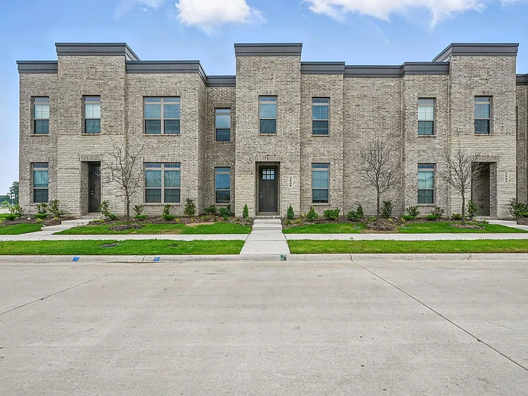 2908 Milana Dr — Photo 1