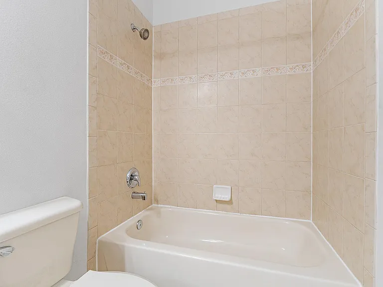 150 Lismore Ln — Photo 36