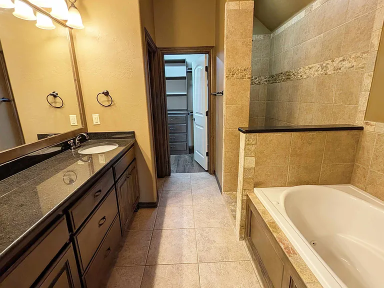 6405 Bent Wood Dr — Photo 11