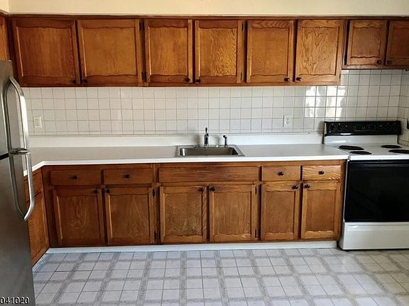 5th image of 69-71 Magnolia St Unit 6