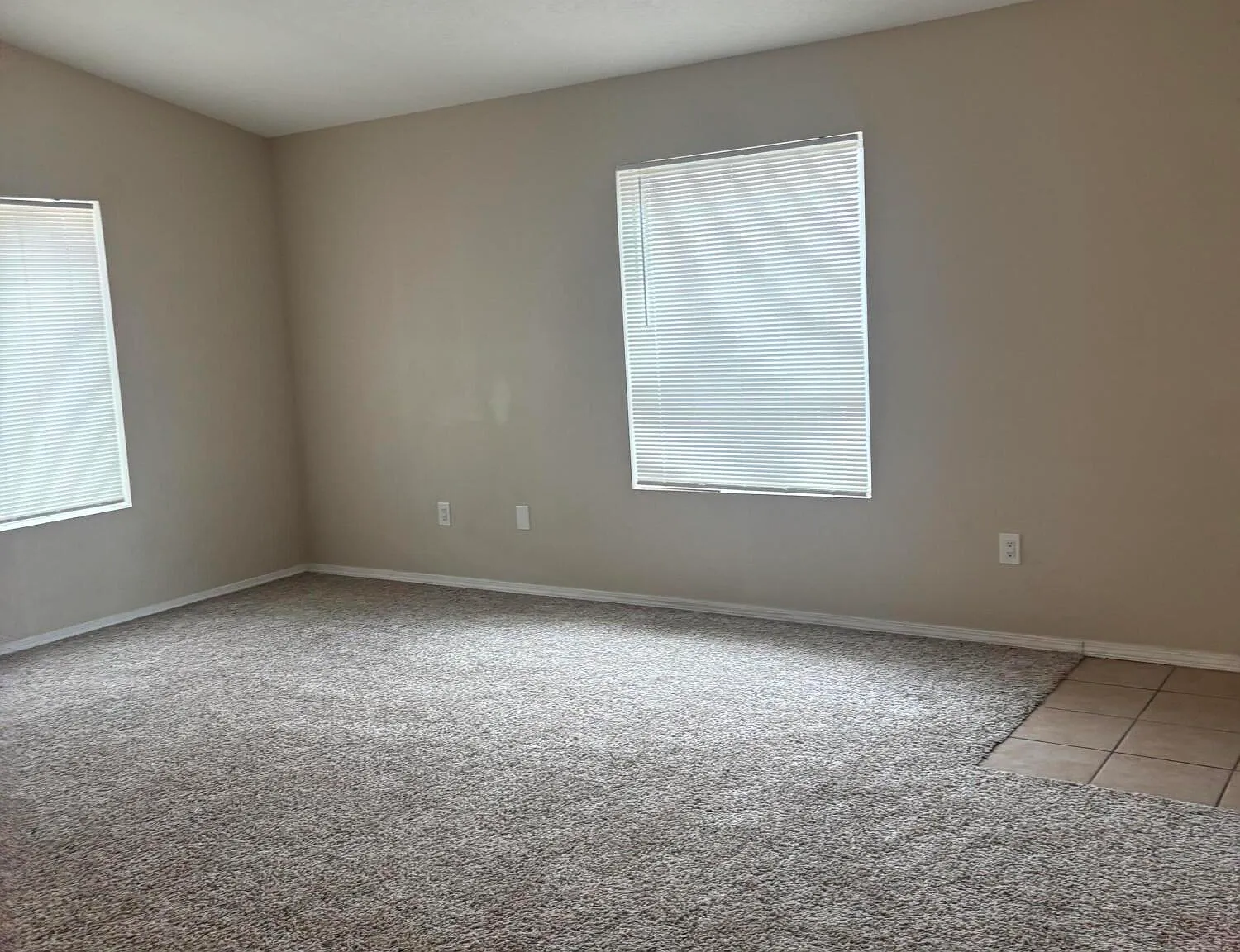 3 bed, 2.0 bath, 1356 sqft, $1,900 — Photo 2