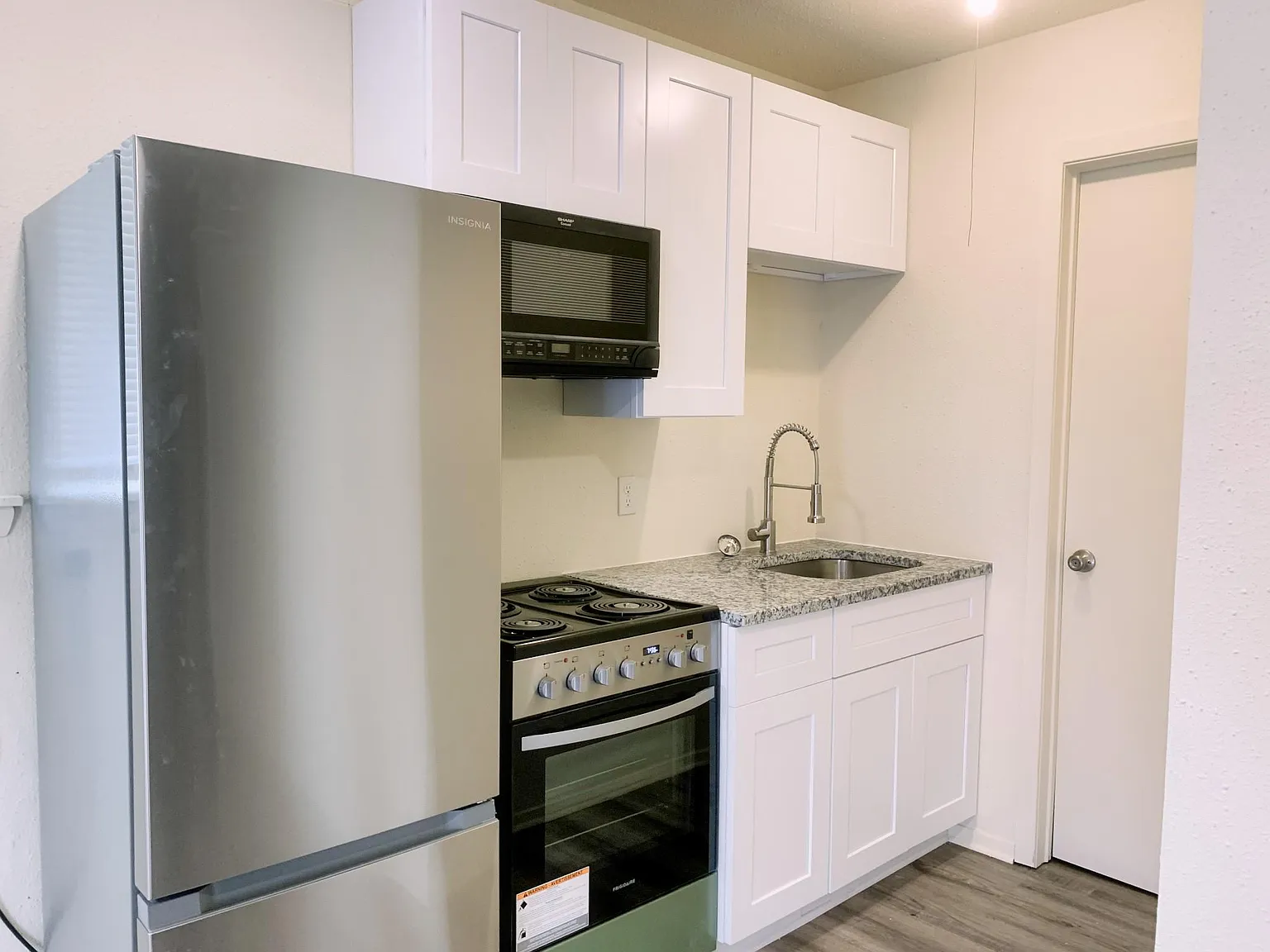 2 bed, 1.0 bath, $1,895 — Photo 3