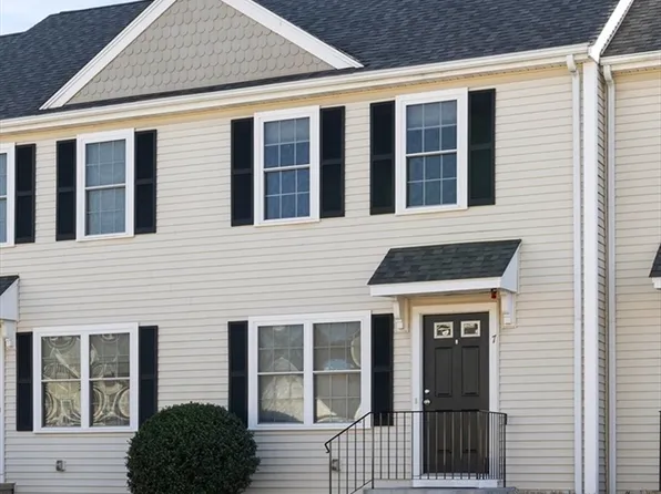 7 Boxberry Ln, Rockland, MA 02370