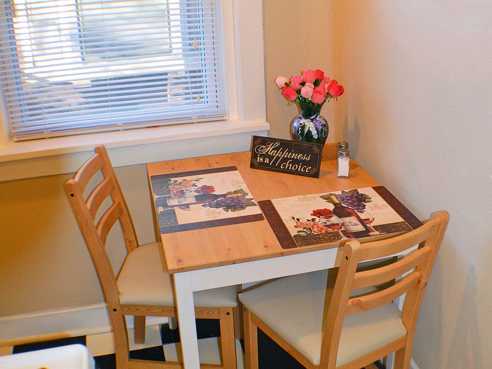 SPACE FOR BREAKFAST/DINNING TABLE