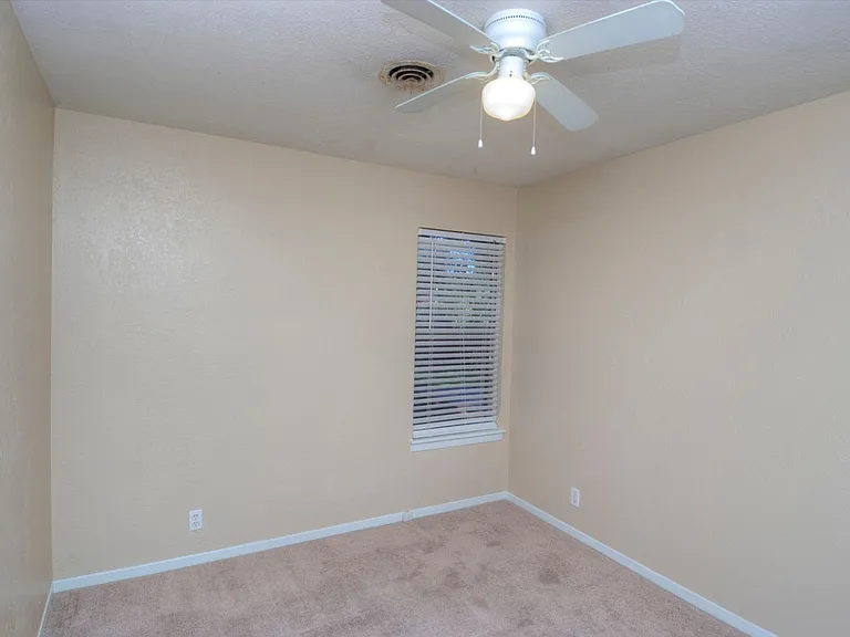 2614 Little John Ln — Photo 22