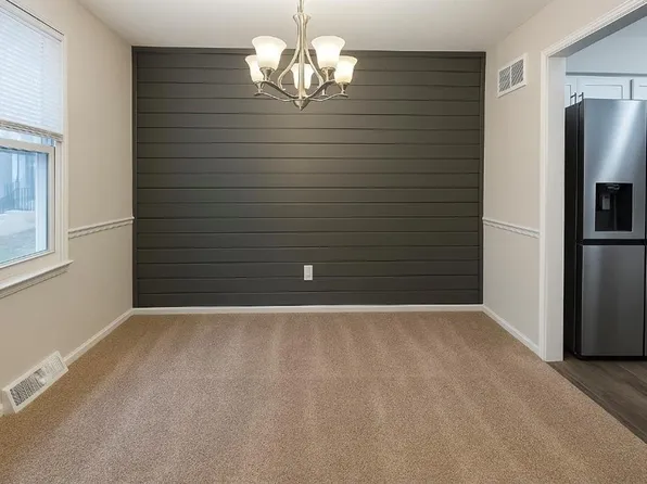 1005 SW 23rd St, Blue Springs, MO 64015