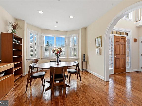 2nd image of 212 Cambridge Chase #13