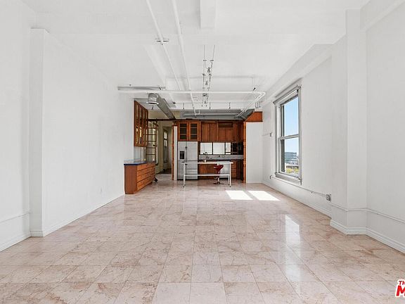 4th image of 108 W 2nd St APT 908
