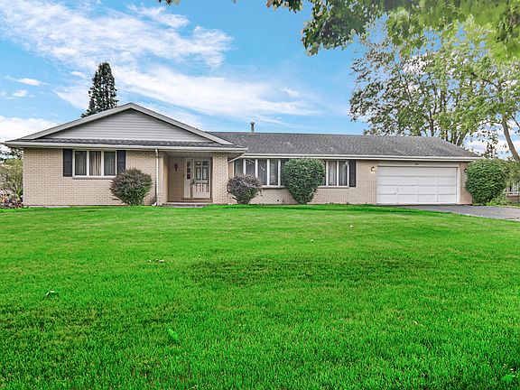 3rd image of 325 Wintree Ln