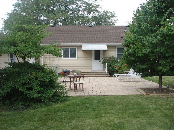 2nd image of 115 N Bruns Ave