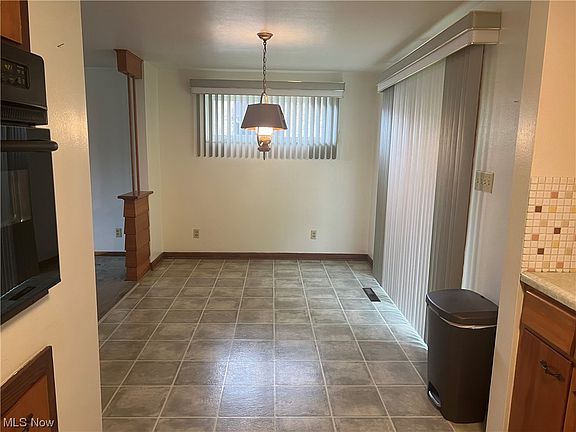 5th image of 633 Ivy Ln