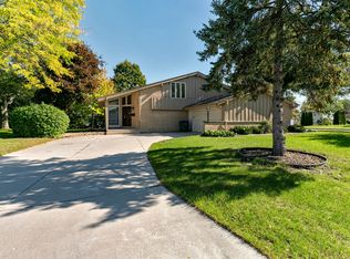 6074 Thornapple Dr, Greendale, WI 53129
