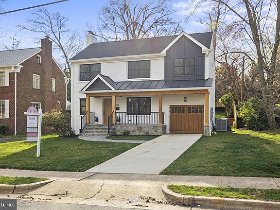 3rd image of 2706 Valley Dr