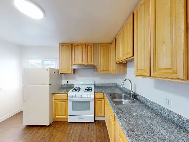 22815 Grand St — Photo 8