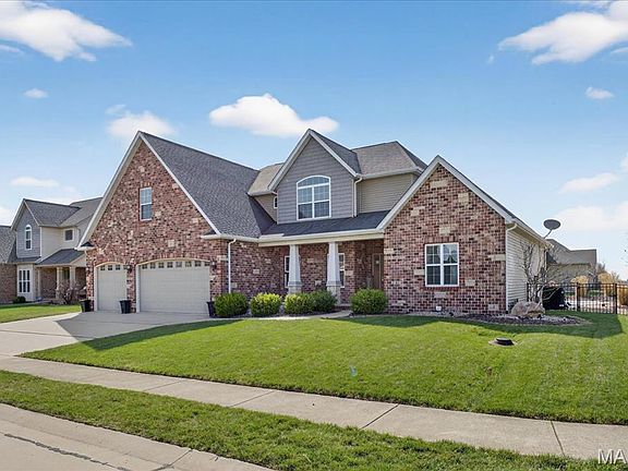 2nd image of 245 Oakshire Dr E