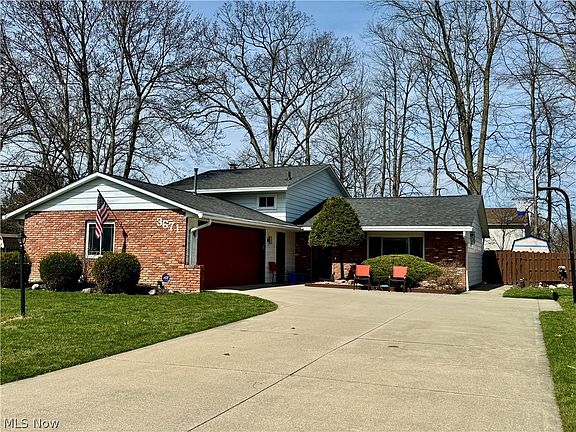2nd image of 3671 Ascot Dr