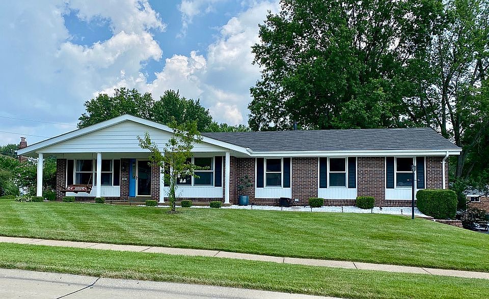 1st image of 262 Glen Valley Dr