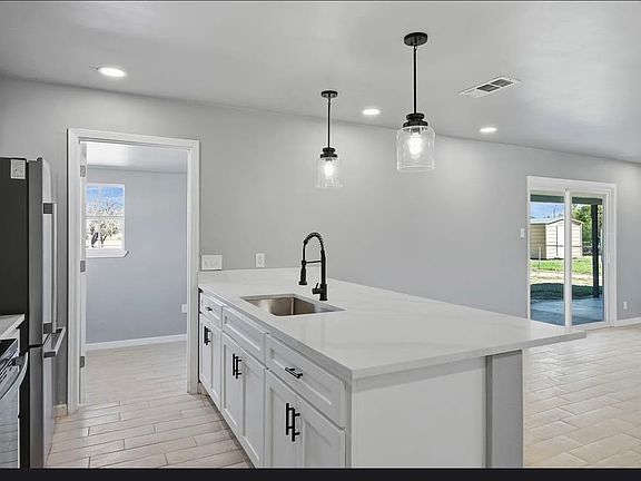 5th image of 105 Arroyo Dr