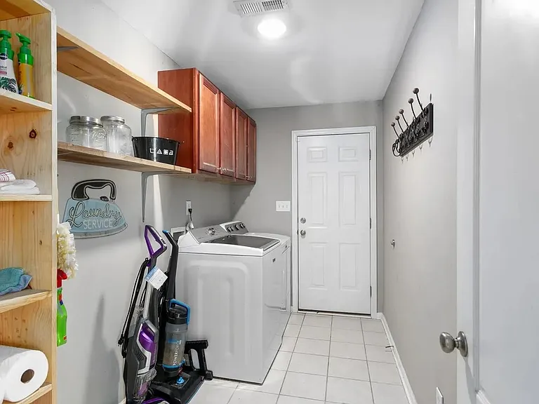 125 Coldsprings Dr — Photo 4