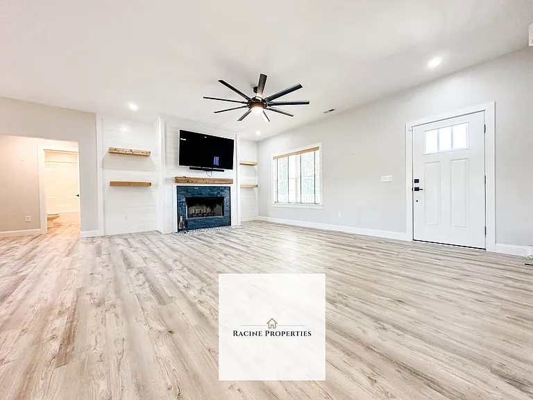 27 Carriage Dr — Photo 3