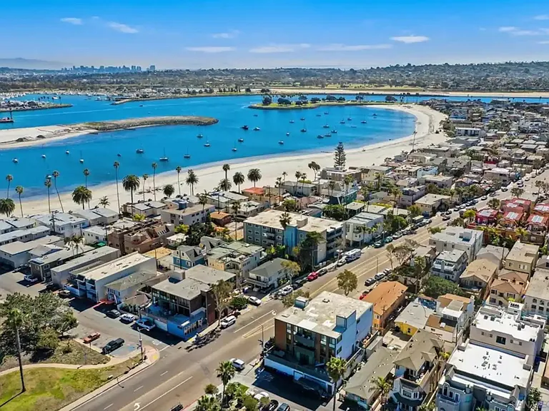 Amazing location near all the action, steps to bay, ocean, belmont park and more.