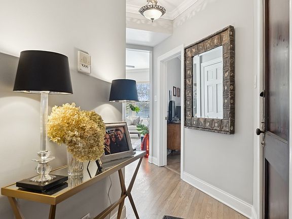 2nd image of 1226 W Argyle St APT 2E