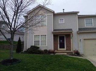 8615 Larkspur Ln, Macedonia, OH 44056