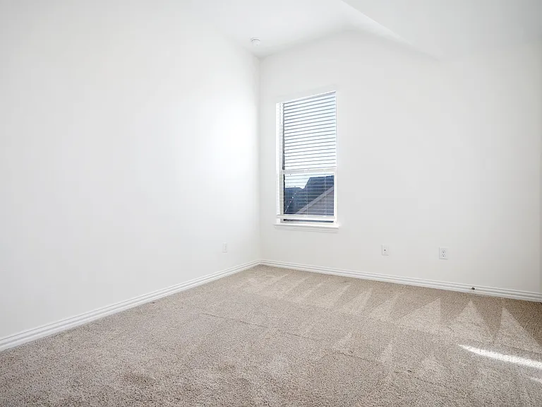 7470 Sanctuary Dr — Photo 14