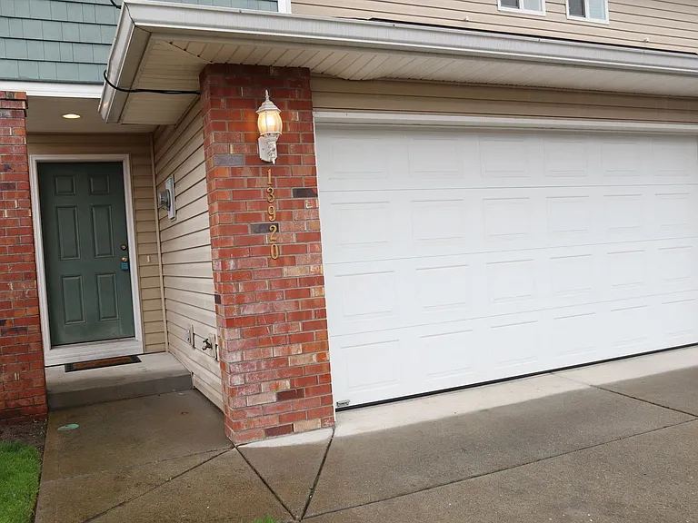 13920 NE 7th Ct — Photo 2