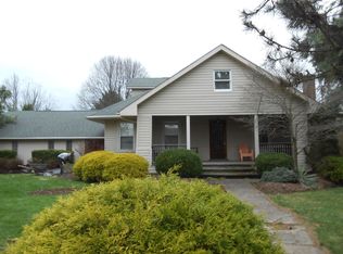 1684 Brodhead Rd, Coraopolis, PA 15108