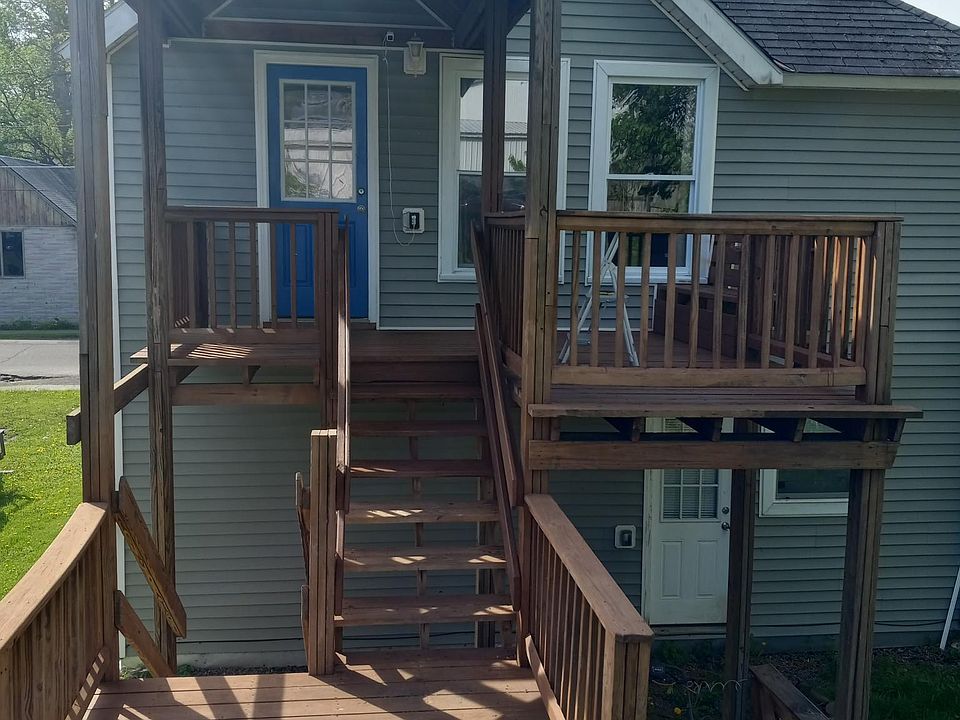 Private entrance and parking off John R. St. (Directly behind Fox St.)