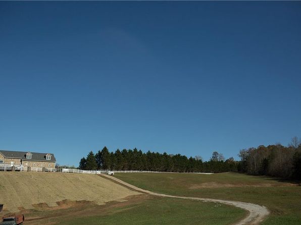1806 Wesley Chapel Rd, Dahlonega, GA 30533