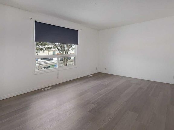 3rd image of 27 N Castleglen Rd NE