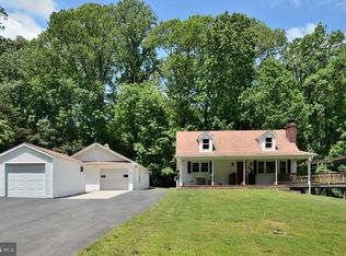 12102 Loveless Ln, Herndon, VA 20171