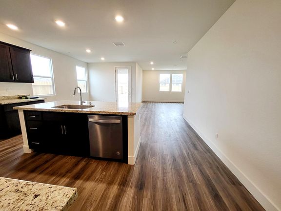4th image of 934 Osprey Dr