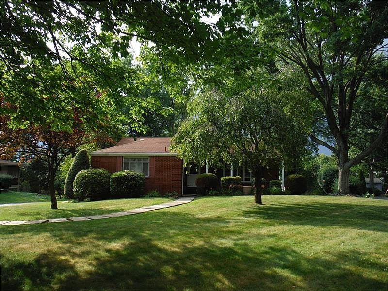 1st image of 213 Blackridge Dr