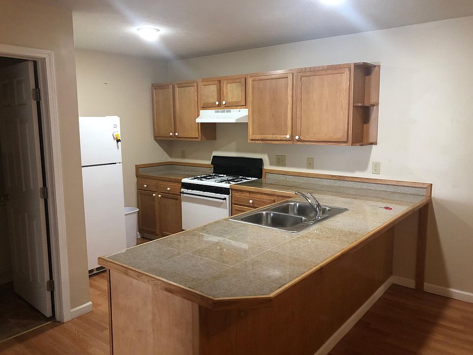 2nd image of 12 Vanhorn Dr #8