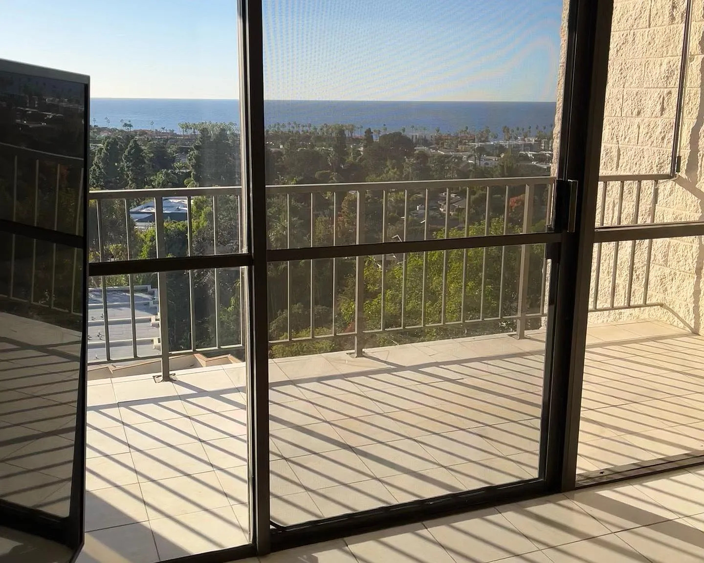 2500 Torrey Pines Rd — Photo 2