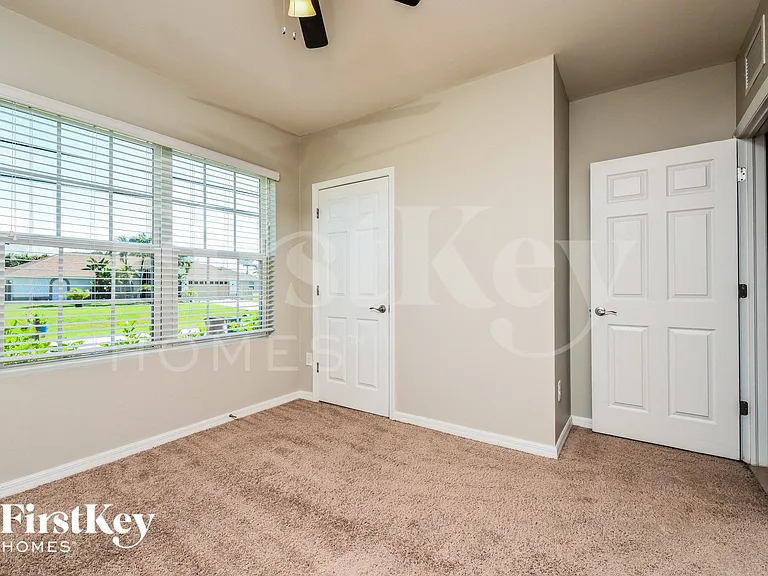 2704 SW 32nd St — Photo 13