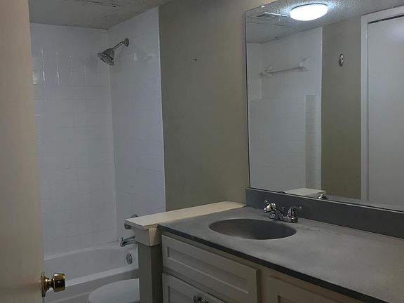 4th image of 4316 Swiss Ave