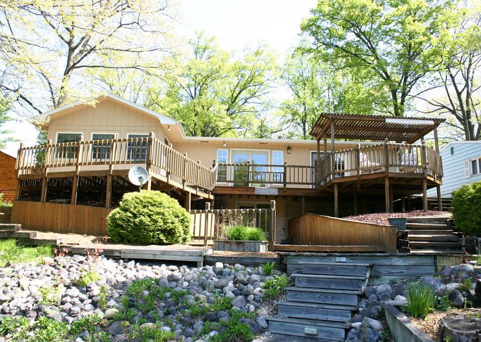 1st image of 3233 N Douglas Dr