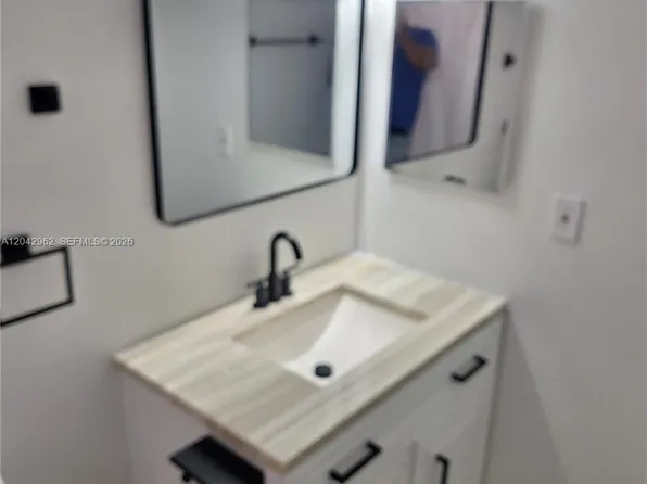16950 W Dixie Hwy, North Miami Beach, FL