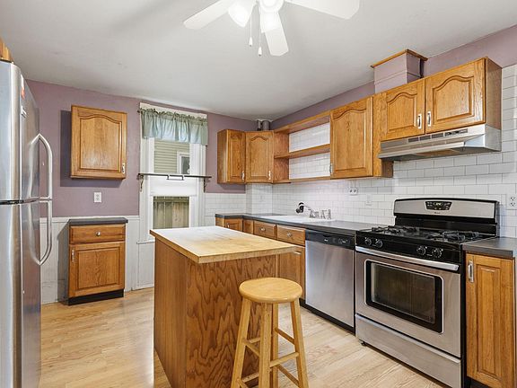 4th image of 1131 Woodbridge St