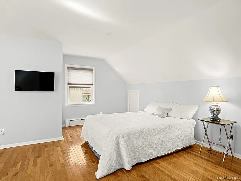 1035 Shore Acres Dr — Photo 14