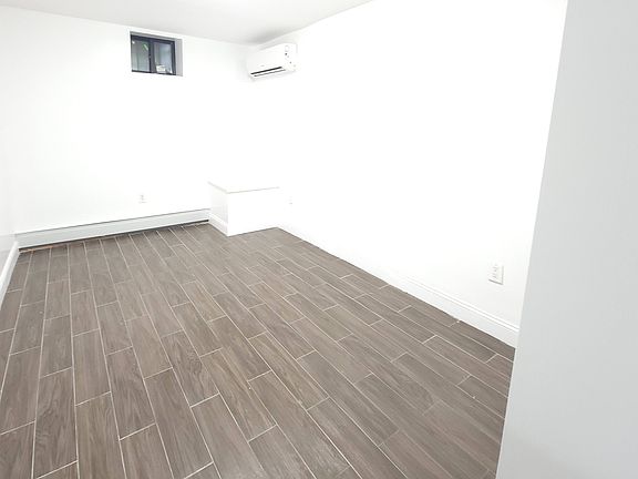 5th image of 899 Willoughby Ave #B2